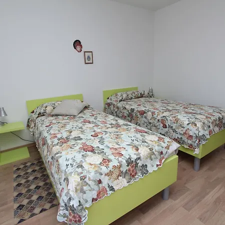 Appartement Mitton 2 *