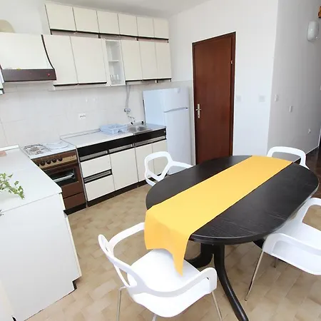 Mitton 2 Apartment